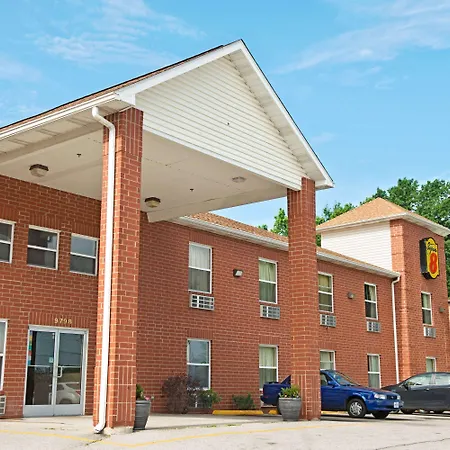 Super 8 By Wyndham St. Louis Airport Hotel